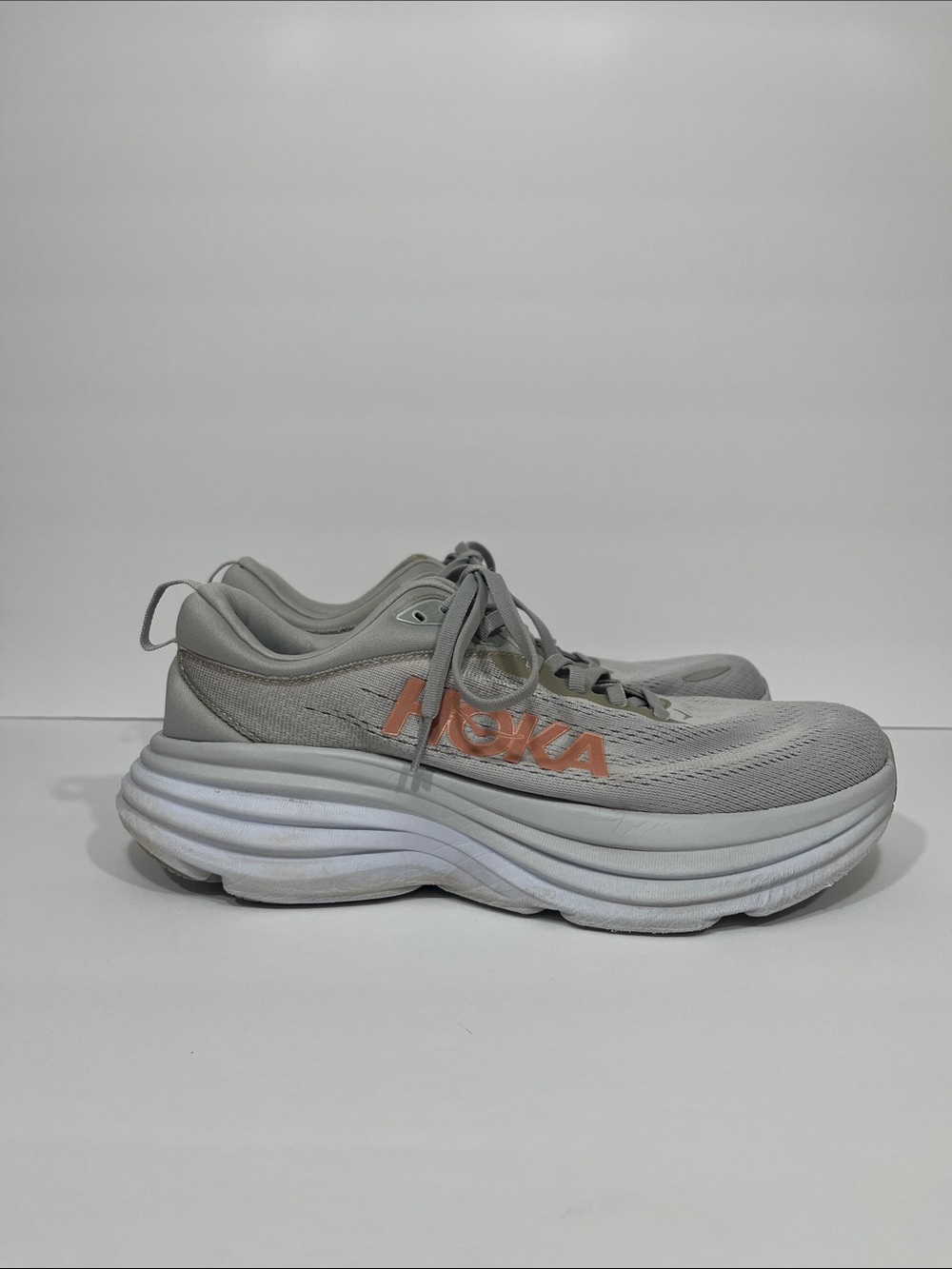 Hoka Bondi 8 is Wide Women's Light Gray Athletic Shoe with Peach Logo